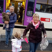 Die Kinder durften mit Grosi und Grospi zum ersten Mal in ihrem Leben Zug fahren.