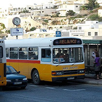 Zwischen zwei Bussen passt immer noch ein PKW.