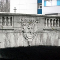 Seit ca.1700 war hier schon eine Holzbrücke, die dann 1905 durch diese Natursteinbogenbrücke erstzt wurde.