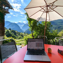 Stein-Terrasse mit wunderschönem Ausblick