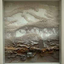 GERTRUDE REUM, o. T., Zellstoffrelief, 41 x 36 cm