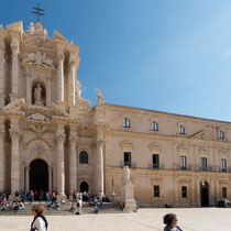 Syrakus - Kathedrale Santa Maria delle Colonne - erst als griechischer Tempel, dann christliche Basilika, nach Zwischennutzung als Moschee, ab 1728 mit barocker Fassade versehen.