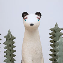 「とおく の そらみみ」陶に釉薬、木材に水彩絵具／W1450×D450×H700mm／奈良美智コレクション(photo:Tamotsu Kido)　　