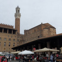 Sienne - Le marché derrière le Palazzo Pubblico.