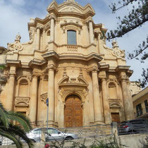 Noto - Eglise di San Domenico en forme convexe.