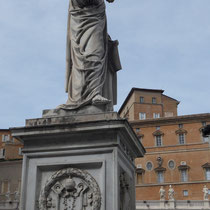 Le Vatican - Statue de St Pierre -