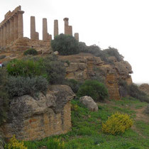 Agrigente - Le Temple de Junon ou d'Hera (en grec), perché sur le point le plus culminant.