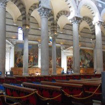 Pise - Le Duomo - Les murs intérieurs furent recouverts de grandes peintures sur toile.
