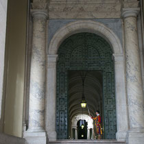 Le Vatican - Entrée dans la Basilique -