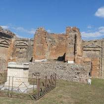 Pompéi - Le Temple de Vespasien