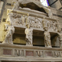 Sienne - Le Duomo - Monument funéraire du Cardinal Riccaro Petrani/