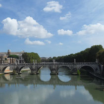 Rome - Pont sur le Tibre.
