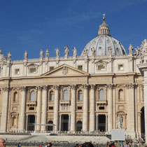Le Vatican - La Basilique St Pierre: la plus grande église de la Chrétienté -
