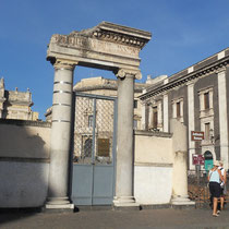 Catane - Entrée de l'amphithâtre romain.