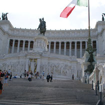 Rome - Monument à Victor Emmanuel: imposant, en marbre blanc -