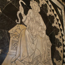 Sienne - Le Duomo - Celle -ci représente Ste Catherine.