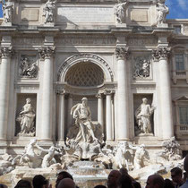 Rome - Fontaine de Trévi - Conçue comme un arc de triomphe est la plus célèbre de Rome -