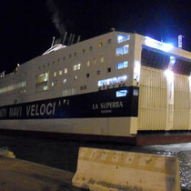  Palerme - Le port:  mise à quai du ferry.