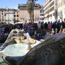 Rome - Place d'Espagne - La Fontaine Barcaccia -