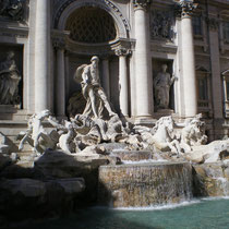 Rome - Fontaine de Trévi - La figure centrale, debout, est Neptune, dieu de la mer -