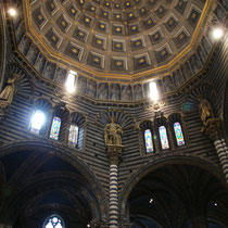 Sienne - Le Duomo - La coupole hexagonale surmontée d'une lanterne dorée.