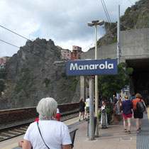 Les Cinque Terre - Manarola- Arrivée à la gare et traversée du tunnel pour arriver à la mer.