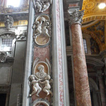 Le Vatican - colonne et pilier -