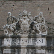 Musée du Vatican - Sculptures à l'entrée du musée -