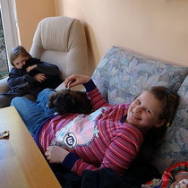 Lina mit Femi und Jaimie mit Yeshi