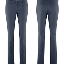 Chino Bernice in 97% bio-katoen met 3% elastaan geweven, marineblauw, Living Crafts, beschikbaar in de maten 28R, 32R, 32L en 33R, prijs: 89,90 €