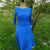 Kleed Anissa in 100% bio-katoen jersey, helderblauw, Rosalie bij Lana, beschikbaar in de maten 36; 38; 40; 42 en 46; prijs: 109,00 €
