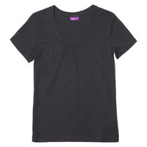 Basis T-shirt met V-hals in 100% bio-katoen fijne rib, zwart, Living Crafts, beschikbaar in de maten S, M, L en XL, prijs: 16,99 €