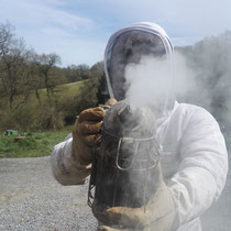 Stéphane Dupouy Apiculteur récolant dans les Landes