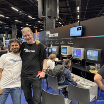 Das Bild zu Männerquatsch Podcast Folge 197 zeigt den Stand von SEGADDICTION in der Retro Area auf der Gamescom 2025.