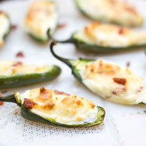 Healthy bacon cream cheese stuffed jalapeno poppers