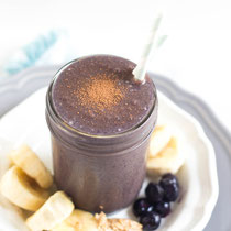 chocolate-blueberry smoothie with almond butter