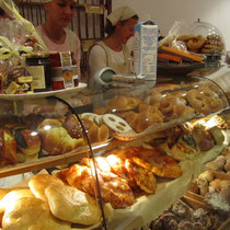 Die Bäckerei in der Früh-Bakery early in the morning in Bozen-Bolzano
