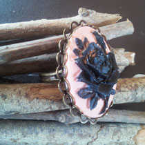 Bague bronze avec camée rose avec une rose noire 12€ + frais de port VENDU