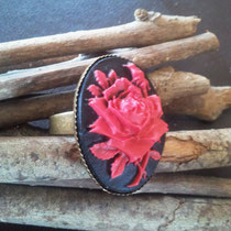 bague bronze avec camée noire avec une rose rouge 12€  + frais de port VENDU