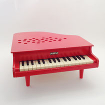 ピアノ100    赤　ＫＡＷＡＩ　　410×450×190Ｈ     ￥3,000 