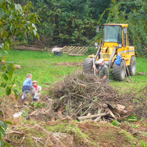 Aufräumen im "Apfelgarten"  2006