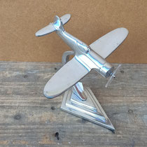 Figura avión en peana. Ref  AP102. 16x17x18