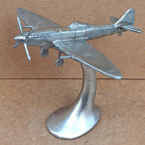 Figura avión en peana. Ref  47472. 24x22x21