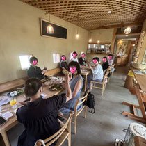 天然酵母のパンとおやつ kumu　三重県亀山市能褒野町25-23　室内は落ち着ける雰囲気です