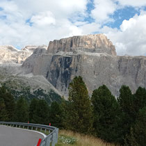 Les parois du Pordoi.