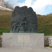 Stèle en souvenir du champion Fausto Coppi.