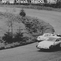 De Martini BMW met Heinz Schreiber en Hubert Hahne in Südkehre op de Nürnburgring bij de 1000 km rennen in 1963.  Achter het stuur zit Heinz Schreiber. Heinz verongelukte korte tijd later bij  een ongeval op Hockenheim (23 juni) met een Martini BMW 700