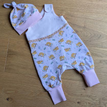 Faultierchen, Gr. 56/62, hinten gleich wie vorne nur ohne Spitze, Mütze zzgl. 8 Euro