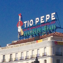 das Werbeschild del "Tío Pepe" gehört zur Puerta del Sol