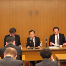 右城会長による進行